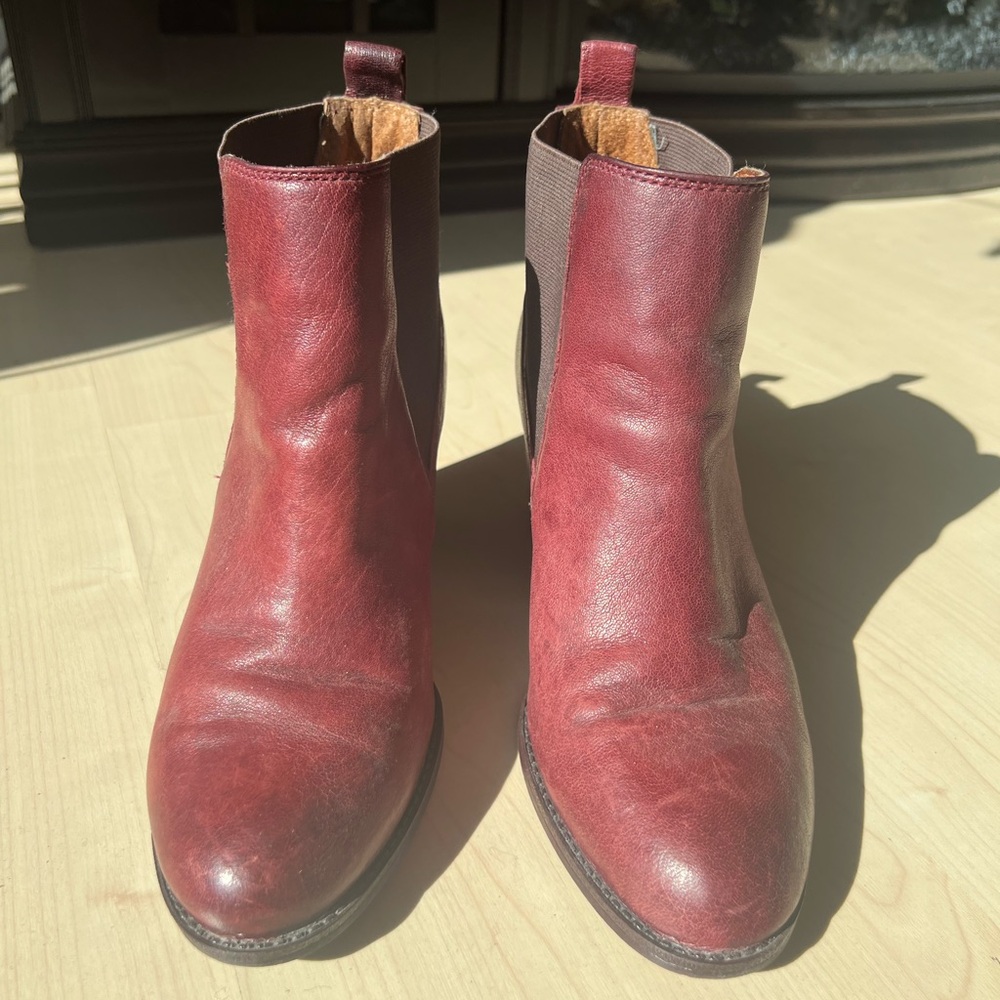 Sofft Women's Wine Red Ankle Boots